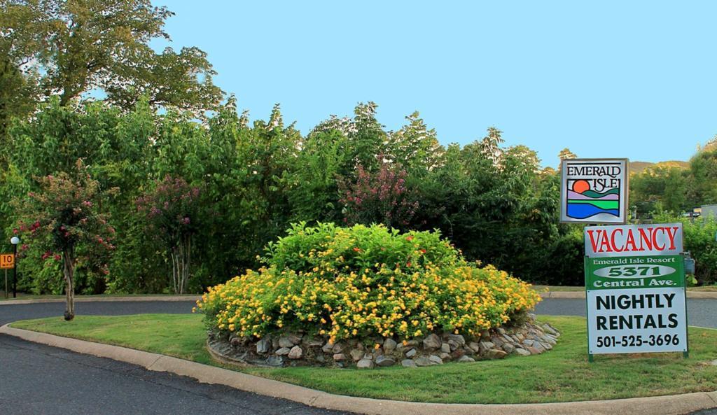 Emerald Isle Resort Hot Springs Exteriör bild